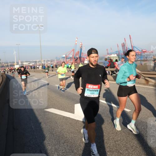 03.10.2025 - Köhlbrandbrückenlauf Yannick Fuchs http://msf.ph/oto/9147760 03.10.2025 08:38:55 Position 2 1280, 1205 meine-sportfotos.de