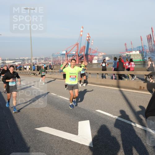 03.10.2025 - Köhlbrandbrückenlauf Yannick Fuchs http://msf.ph/oto/9147764 03.10.2025 08:38:55 Position 2  meine-sportfotos.de