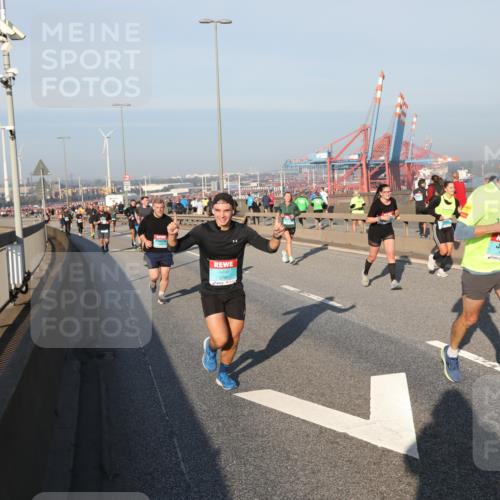 03.10.2025 - Köhlbrandbrückenlauf Yannick Fuchs http://msf.ph/oto/9147777 03.10.2025 08:38:56 Position 2 1182 meine-sportfotos.de