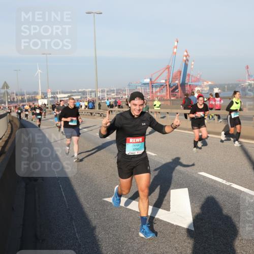 03.10.2025 - Köhlbrandbrückenlauf Yannick Fuchs http://msf.ph/oto/9147788 03.10.2025 08:38:57 Position 2 3790 meine-sportfotos.de