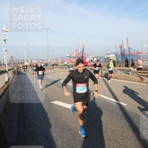 03.10.2025 - Köhlbrandbrückenlauf Yannick Fuchs http://msf.ph/oto/9147794 03.10.2025 08:38:57 Position 2 3790 meine-sportfotos.de