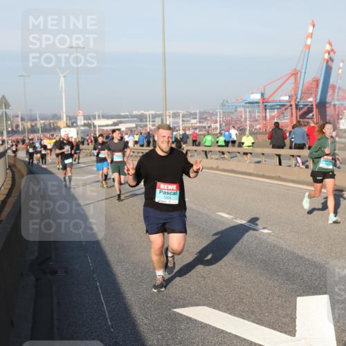 03.10.2025 - Köhlbrandbrückenlauf Yannick Fuchs http://msf.ph/oto/9147807 03.10.2025 08:38:58 Position 2 1504 meine-sportfotos.de