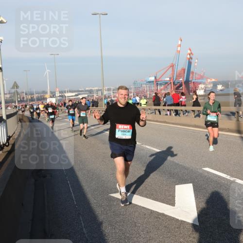 03.10.2025 - Köhlbrandbrückenlauf Yannick Fuchs http://msf.ph/oto/9147813 03.10.2025 08:38:59 Position 2 1504 meine-sportfotos.de