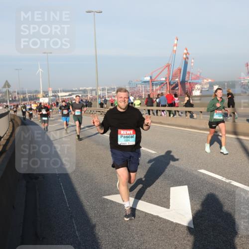 03.10.2025 - Köhlbrandbrückenlauf Yannick Fuchs http://msf.ph/oto/9147816 03.10.2025 08:38:59 Position 2 1504 meine-sportfotos.de