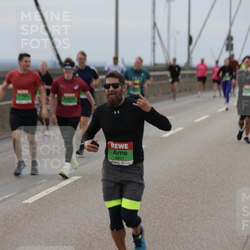 03.10.2025 - Köhlbrandbrückenlauf Jannik Wohlers http://msf.ph/oto/9147825 03.10.2025 15:51:30 Position 1 3, 8607 meine-sportfotos.de