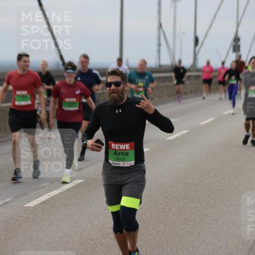 03.10.2025 - Köhlbrandbrückenlauf Jannik Wohlers http://msf.ph/oto/9147827 03.10.2025 15:51:30 Position 1 8607 meine-sportfotos.de