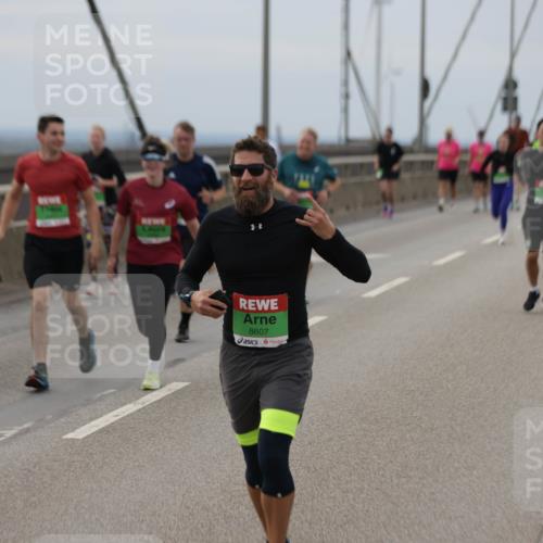 03.10.2025 - Köhlbrandbrückenlauf Jannik Wohlers http://msf.ph/oto/9147828 03.10.2025 15:51:30 Position 1 8607 meine-sportfotos.de