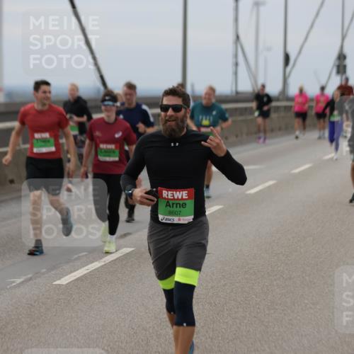 03.10.2025 - Köhlbrandbrückenlauf Jannik Wohlers http://msf.ph/oto/9147830 03.10.2025 15:51:30 Position 1 8607 meine-sportfotos.de