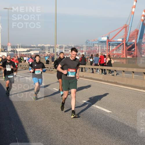03.10.2025 - Köhlbrandbrückenlauf Yannick Fuchs http://msf.ph/oto/9147832 03.10.2025 08:39:01 Position 2  meine-sportfotos.de