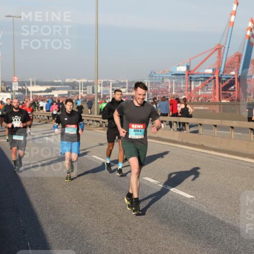 03.10.2025 - Köhlbrandbrückenlauf Yannick Fuchs http://msf.ph/oto/9147838 03.10.2025 08:39:01 Position 2 3659 meine-sportfotos.de
