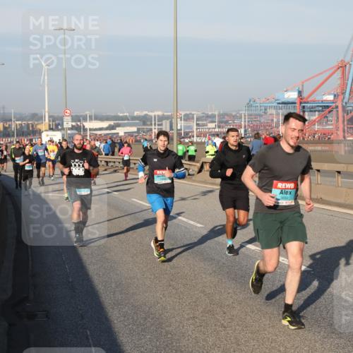 03.10.2025 - Köhlbrandbrückenlauf Yannick Fuchs http://msf.ph/oto/9147840 03.10.2025 08:39:02 Position 2 3659 meine-sportfotos.de