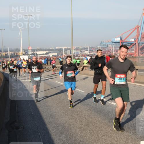 03.10.2025 - Köhlbrandbrückenlauf Yannick Fuchs http://msf.ph/oto/9147844 03.10.2025 08:39:02 Position 2 1316, 3659 meine-sportfotos.de