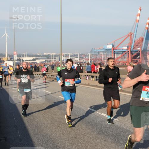03.10.2025 - Köhlbrandbrückenlauf Yannick Fuchs http://msf.ph/oto/9147849 03.10.2025 08:39:02 Position 2 2791, 131, 3659 meine-sportfotos.de