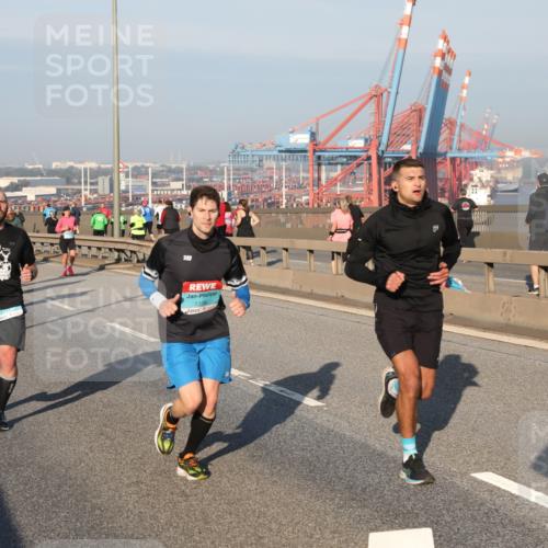 03.10.2025 - Köhlbrandbrückenlauf Yannick Fuchs http://msf.ph/oto/9147853 03.10.2025 08:39:03 Position 2 20, 1316 meine-sportfotos.de