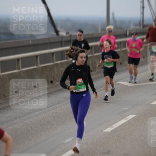 03.10.2025 - Köhlbrandbrückenlauf Jannik Wohlers http://msf.ph/oto/9147854 03.10.2025 15:51:37 Position 1 7427 meine-sportfotos.de