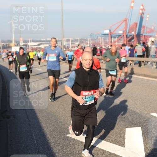 03.10.2025 - Köhlbrandbrückenlauf Yannick Fuchs http://msf.ph/oto/9147879 03.10.2025 08:39:10 Position 2 1468 meine-sportfotos.de