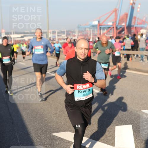 03.10.2025 - Köhlbrandbrückenlauf Yannick Fuchs http://msf.ph/oto/9147881 03.10.2025 08:39:10 Position 2 1468 meine-sportfotos.de