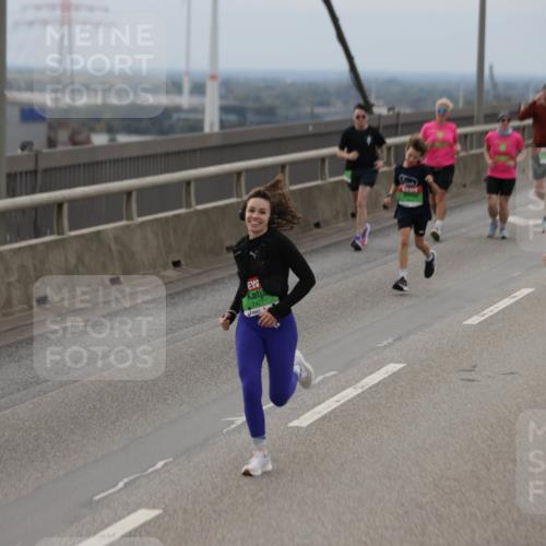 03.10.2025 - Köhlbrandbrückenlauf Jannik Wohlers http://msf.ph/oto/9147891 03.10.2025 15:51:39 Position 1 7427 meine-sportfotos.de