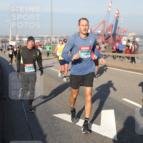03.10.2025 - Köhlbrandbrückenlauf Yannick Fuchs http://msf.ph/oto/9147902 03.10.2025 08:39:12 Position 2 3301, 1058, 1072 meine-sportfotos.de
