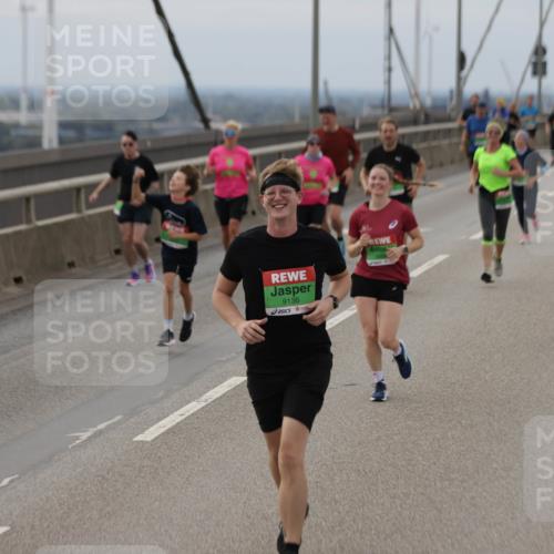 03.10.2025 - Köhlbrandbrückenlauf Jannik Wohlers http://msf.ph/oto/9147911 03.10.2025 15:51:40 Position 1 9136 meine-sportfotos.de