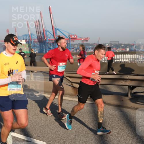 03.10.2025 - Köhlbrandbrückenlauf Yannick Fuchs http://msf.ph/oto/9147932 03.10.2025 08:39:14 Position 2 1176, 1474, 1273, 118 meine-sportfotos.de