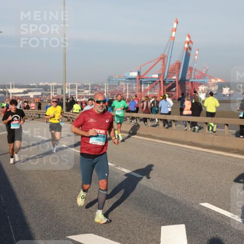 03.10.2025 - Köhlbrandbrückenlauf Yannick Fuchs http://msf.ph/oto/9147945 03.10.2025 08:39:15 Position 2 2995, 1176 meine-sportfotos.de