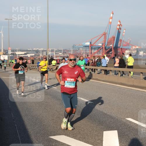 03.10.2025 - Köhlbrandbrückenlauf Yannick Fuchs http://msf.ph/oto/9147947 03.10.2025 08:39:15 Position 2 2995 meine-sportfotos.de