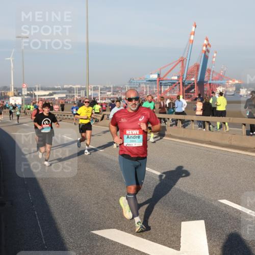 03.10.2025 - Köhlbrandbrückenlauf Yannick Fuchs http://msf.ph/oto/9147950 03.10.2025 08:39:15 Position 2 2995 meine-sportfotos.de