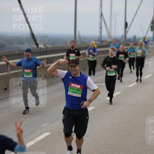 03.10.2025 - Köhlbrandbrückenlauf Jannik Wohlers http://msf.ph/oto/9147972 03.10.2025 15:51:48 Position 1 9604 meine-sportfotos.de
