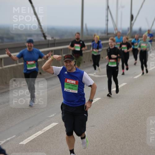 03.10.2025 - Köhlbrandbrückenlauf Jannik Wohlers http://msf.ph/oto/9147978 03.10.2025 15:51:48 Position 1 9604 meine-sportfotos.de