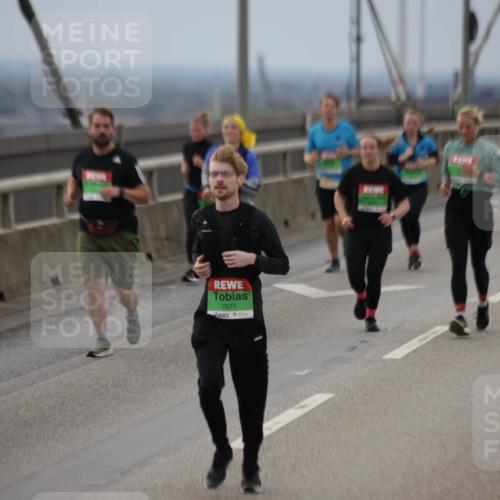 03.10.2025 - Köhlbrandbrückenlauf Jannik Wohlers http://msf.ph/oto/9147990 03.10.2025 15:51:50 Position 1 7671 meine-sportfotos.de