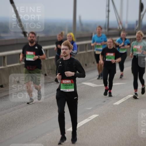 03.10.2025 - Köhlbrandbrückenlauf Jannik Wohlers http://msf.ph/oto/9147991 03.10.2025 15:51:50 Position 1 7671 meine-sportfotos.de