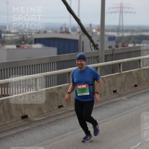 03.10.2025 - Köhlbrandbrückenlauf Jannik Wohlers http://msf.ph/oto/9147997 03.10.2025 15:51:51 Position 1 7478 meine-sportfotos.de
