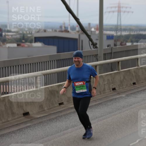 03.10.2025 - Köhlbrandbrückenlauf Jannik Wohlers http://msf.ph/oto/9147998 03.10.2025 15:51:51 Position 1 7478 meine-sportfotos.de
