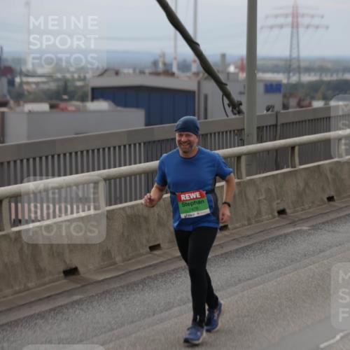 03.10.2025 - Köhlbrandbrückenlauf Jannik Wohlers http://msf.ph/oto/9147999 03.10.2025 15:51:51 Position 1 7478 meine-sportfotos.de