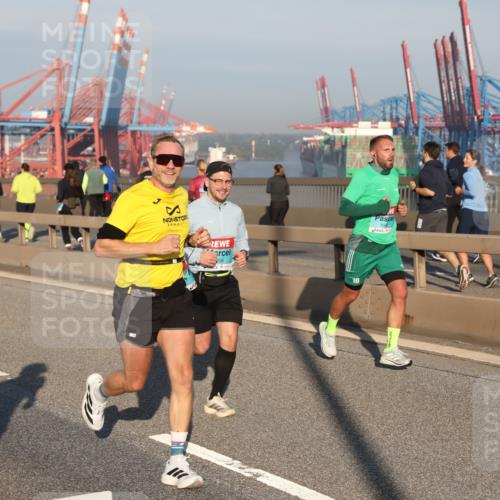 03.10.2025 - Köhlbrandbrückenlauf Yannick Fuchs http://msf.ph/oto/9148000 03.10.2025 08:39:18 Position 2 204, 10, 304 meine-sportfotos.de