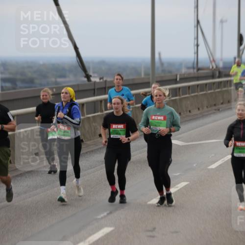 03.10.2025 - Köhlbrandbrückenlauf Jannik Wohlers http://msf.ph/oto/9148003 03.10.2025 15:51:53 Position 1 9728 meine-sportfotos.de