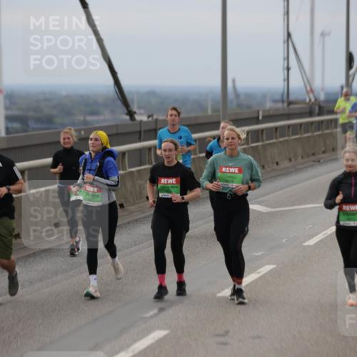 03.10.2025 - Köhlbrandbrückenlauf Jannik Wohlers http://msf.ph/oto/9148005 03.10.2025 15:51:53 Position 1 9728 meine-sportfotos.de