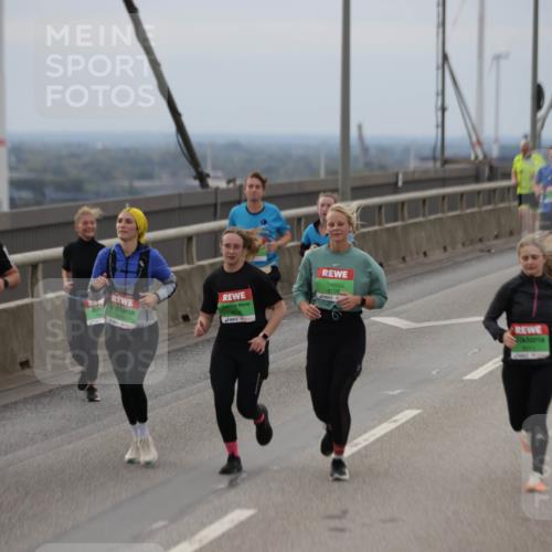 03.10.2025 - Köhlbrandbrückenlauf Jannik Wohlers http://msf.ph/oto/9148011 03.10.2025 15:51:53 Position 1 9728, 8071 meine-sportfotos.de