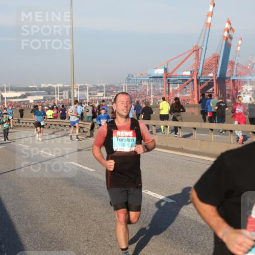 03.10.2025 - Köhlbrandbrückenlauf Yannick Fuchs http://msf.ph/oto/9148019 03.10.2025 08:39:19 Position 2 170, 1274, 2901 meine-sportfotos.de