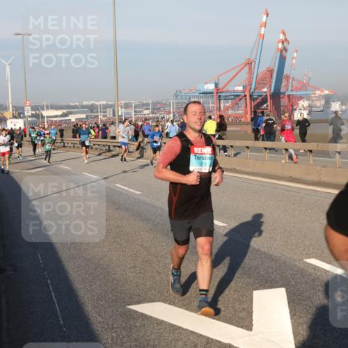 03.10.2025 - Köhlbrandbrückenlauf Yannick Fuchs http://msf.ph/oto/9148022 03.10.2025 08:39:19 Position 2 1274 meine-sportfotos.de