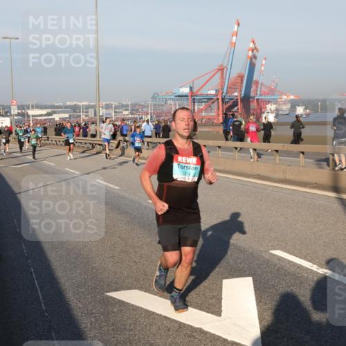 03.10.2025 - Köhlbrandbrückenlauf Yannick Fuchs http://msf.ph/oto/9148024 03.10.2025 08:39:19 Position 2 1274 meine-sportfotos.de