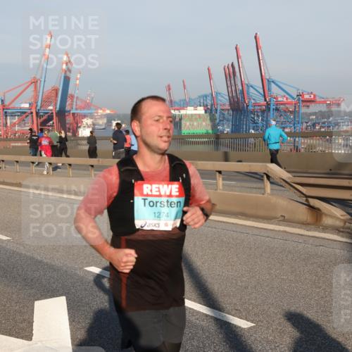 03.10.2025 - Köhlbrandbrückenlauf Yannick Fuchs http://msf.ph/oto/9148034 03.10.2025 08:39:20 Position 2 1274 meine-sportfotos.de