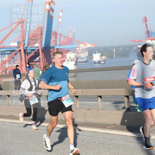 03.10.2025 - Köhlbrandbrückenlauf Yannick Fuchs http://msf.ph/oto/9148049 03.10.2025 08:39:26 Position 2 1357 meine-sportfotos.de