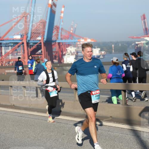 03.10.2025 - Köhlbrandbrückenlauf Yannick Fuchs http://msf.ph/oto/9148052 03.10.2025 08:39:26 Position 2 1357, 2857 meine-sportfotos.de