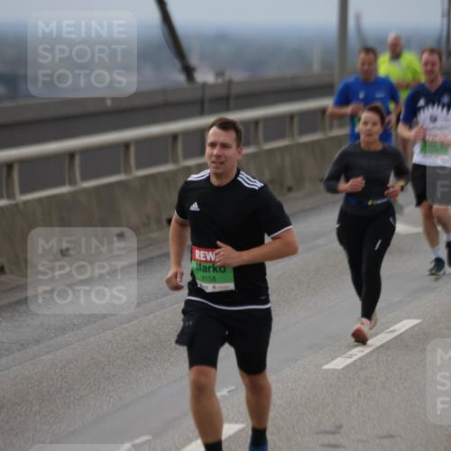 03.10.2025 - Köhlbrandbrückenlauf Jannik Wohlers http://msf.ph/oto/9148063 03.10.2025 15:51:59 Position 1 9158 meine-sportfotos.de