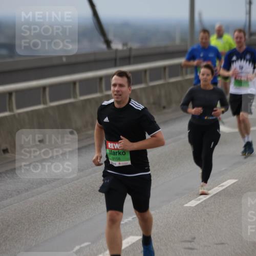 03.10.2025 - Köhlbrandbrückenlauf Jannik Wohlers http://msf.ph/oto/9148064 03.10.2025 15:51:59 Position 1 9158 meine-sportfotos.de