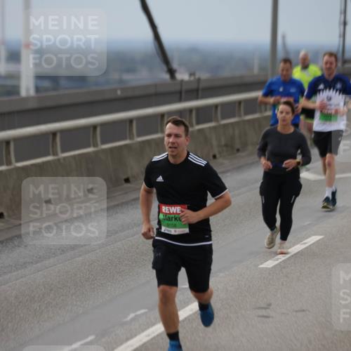 03.10.2025 - Köhlbrandbrückenlauf Jannik Wohlers http://msf.ph/oto/9148066 03.10.2025 15:51:59 Position 1 9158 meine-sportfotos.de