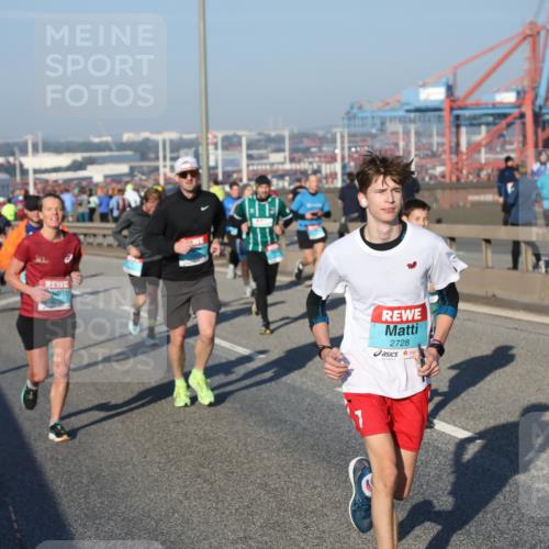 03.10.2025 - Köhlbrandbrückenlauf Yannick Fuchs http://msf.ph/oto/9148067 03.10.2025 08:39:27 Position 2 2728 meine-sportfotos.de