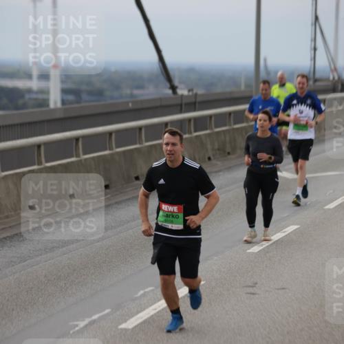 03.10.2025 - Köhlbrandbrückenlauf Jannik Wohlers http://msf.ph/oto/9148068 03.10.2025 15:51:59 Position 1 9158 meine-sportfotos.de